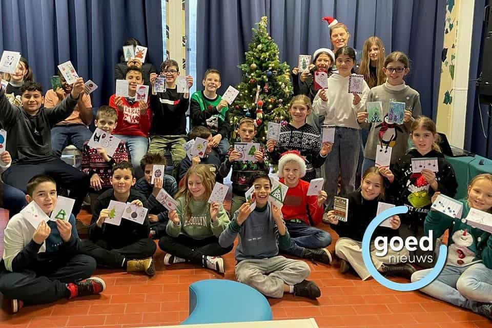Featured image for “Leerlingen Klimaatschool maken kerstkaartjes voor WZC Boneput”